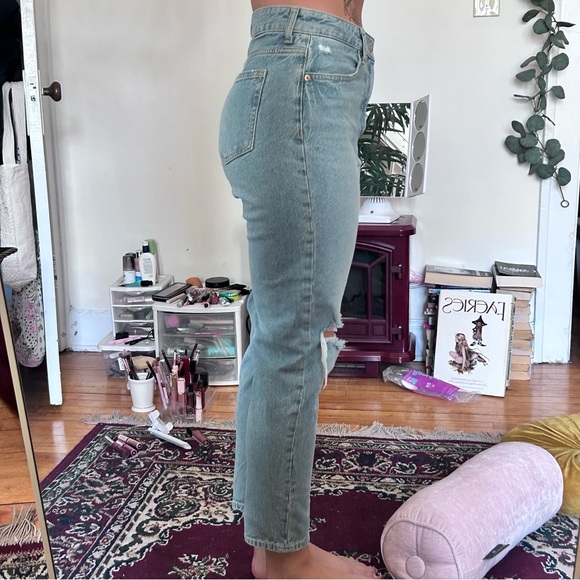 Light Denim High-Waisted Distressed Jeans - Picture 2 of 7